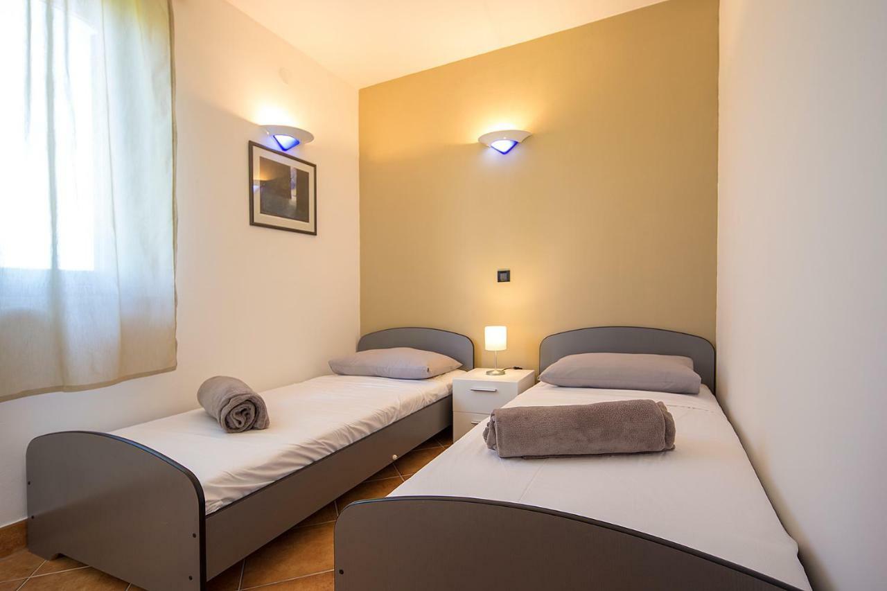 Apartments Bo Malinska Esterno foto